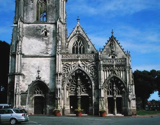 Tracery flamboyant autour du portail ouest